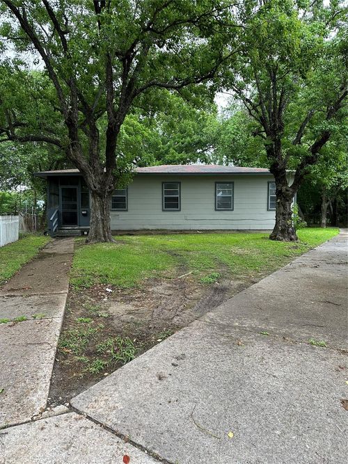 700 11th St N, Texas City, TX, 77590-7468 | Card Image
