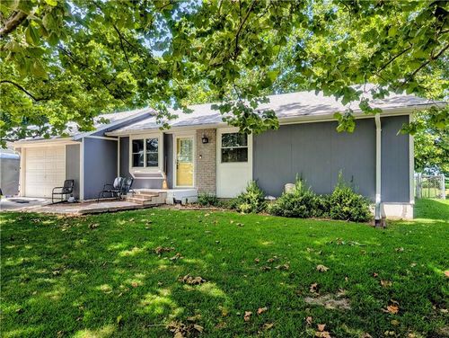 2926 Dodge Dr, Iola, KS, 66749-1506 | Card Image