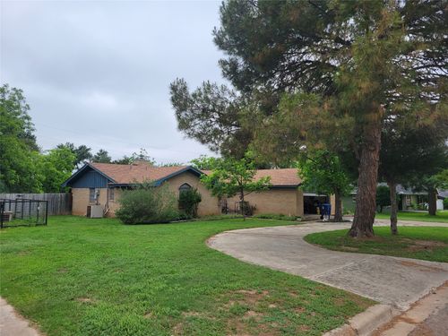 1707 Broadmoor Dr, Brownwood, TX, 76801-6534 | Card Image