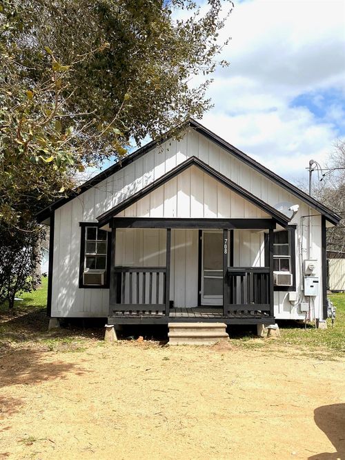 708 N Wharton St, El Campo, TX, 77437-3556 | Card Image