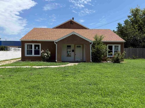 111 S Park St, McPherson, KS, 67460-5011 | Card Image