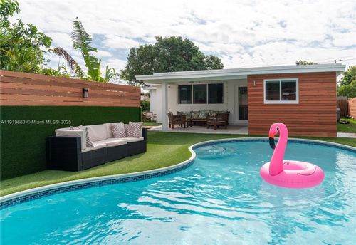 1331 Ne 160th St, North Miami Beach, FL, 33162-5413 | Card Image