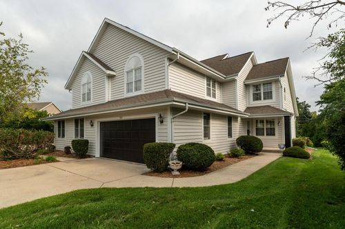 3205-3207 S Ridge Crest Court, New Berlin, WI, 53151 | Card Image