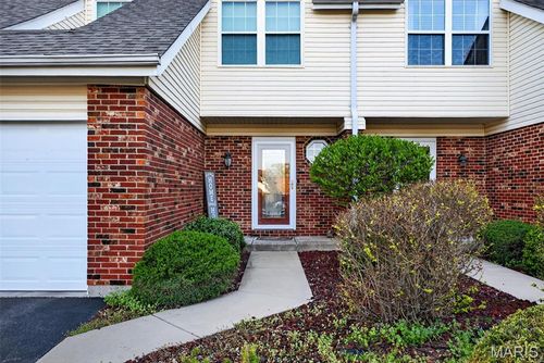 323 Devonshire Ct, Saint Peters, MO, 63376-1583 | Card Image
