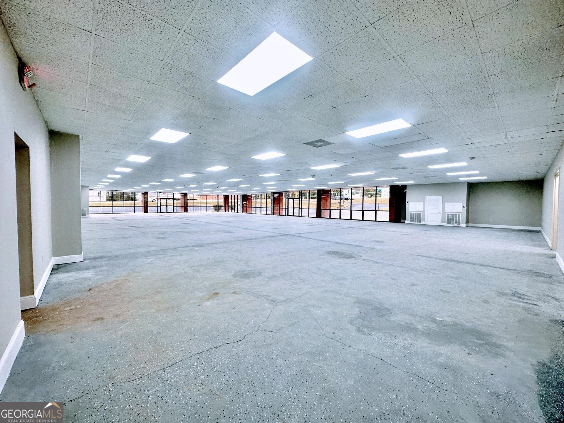 Commercial Lease in Stone Mountain 3
