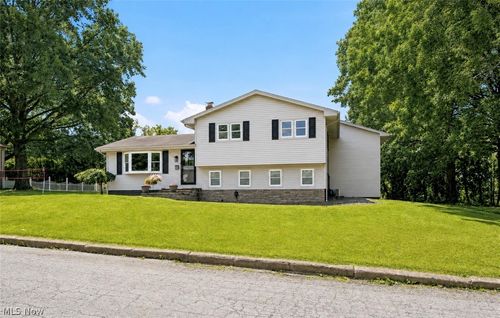 273 Blueberry Dr, Columbiana, OH, 44408-1411 | Card Image