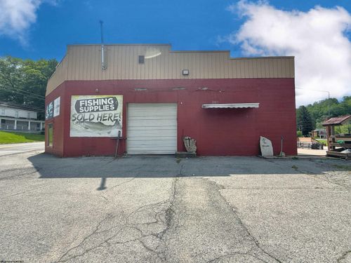 1102 W Main St, Grafton, WV, 26354-1032 | Card Image