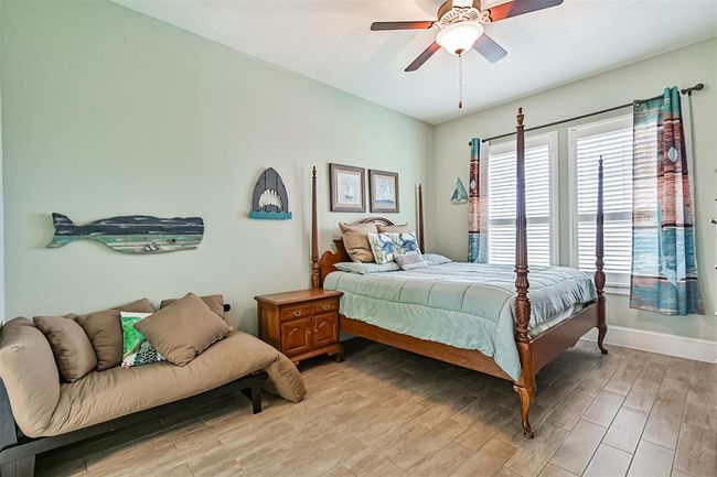 3rd downstairs bedroom with access to hall bath | Image 26