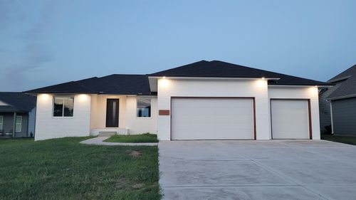 156 S Blue Bells Cir, Garden Plain, KS, 67050 | Card Image