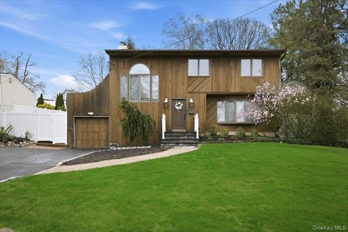 9 Adrian Dr, Ronkonkoma, NY, 11779-2701 | Card Image