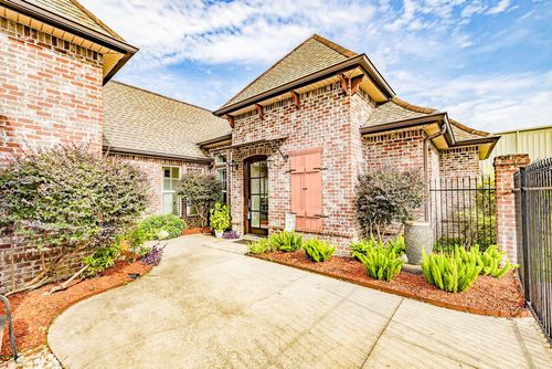 111 Gentle Oak Blvd, Schriever, LA, 70395-3280 | Card Image