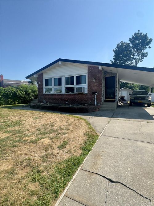 3561 Courtney Ln, Bethpage, NY, 11714-3303 | Card Image