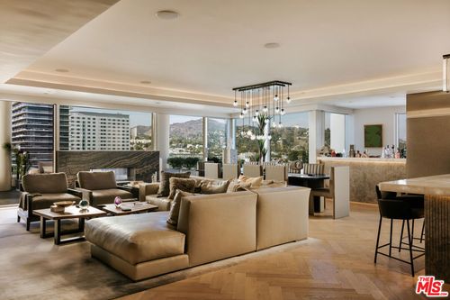 14a-6250 Hollywood Blvd, Los Angeles, CA, 90028-6302 | Card Image