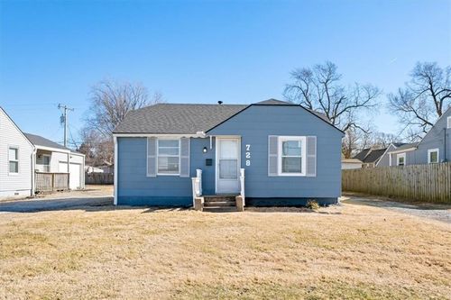 728 S Kansas Ave, Olathe, KS, 66061-4527 | Card Image