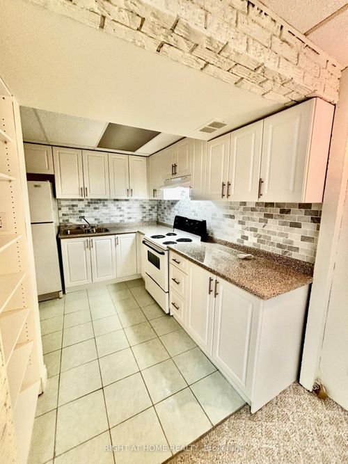 130 Cultra Sq, Scarborough, ON, M1E2E3 | Card Image