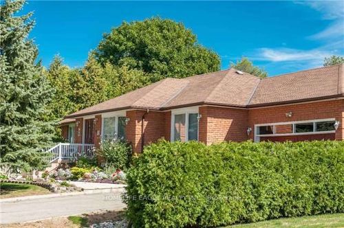 19 Schomberg Rd, Richmond Hill, ON, L4E2T7 | Card Image