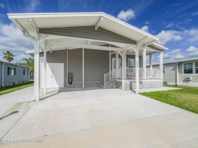 623 Hyacinth Cir, House other with 3 bedrooms, 2 bathrooms and null parking in Barefoot Bay FL | Image 5