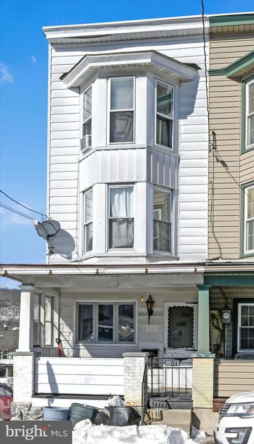 601 E Bertsch St, LANSFORD, PA, 18232-2212 | Card Image