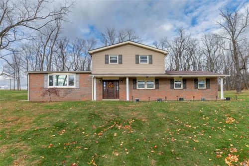 153 Lake Dr, Greensburg, PA, 15601-8864 | Card Image