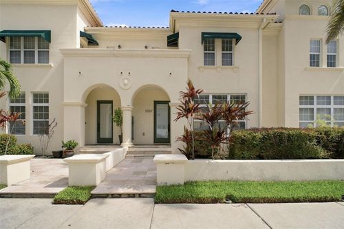 2557 W Platt St, Tampa, FL, 33609-3312 | Card Image