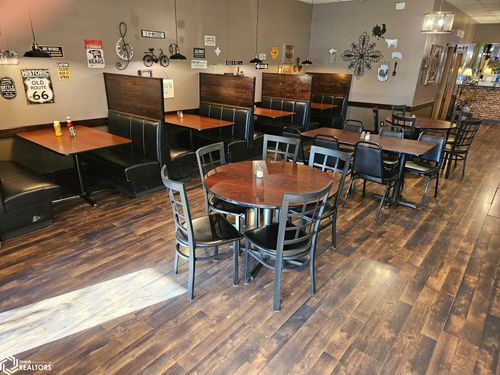 121 N Jefferson St, Mount Pleasant, IA, 52641-2273 | Card Image