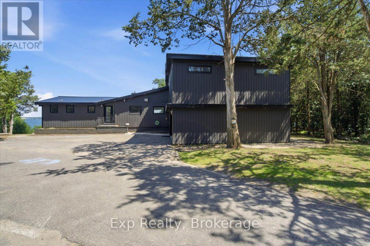 Residential in Prince Edward County (Sophiasburg Ward) 2