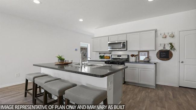 5442 Pinetree Crescent Ln, House other with 4 bedrooms, 3 bathrooms and 2 parking in Spring TX | Image 7