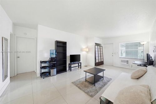 105-1100 Ne 9th Ave, Fort Lauderdale, FL, 33304-2153 | Card Image