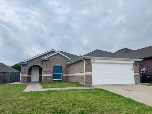 2013 Deniro Dr, Fort Worth, TX, 76134-4152 | Card Image
