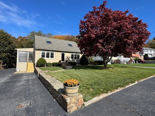 28 Macomber Rd, Gloucester, MA, 01930-1761 | Card Image