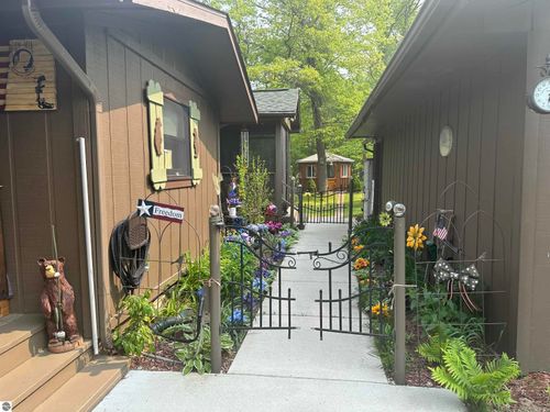 6239 Blackberry Dr, Alger, MI, 48610-9411 | Card Image