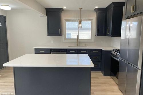 upper-564 Waterloo St, Hamilton, ON, L8H6V5 | Card Image