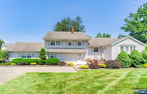 5 Anna Marie Ct, Fairfield, NJ, 07004-1809 | Card Image