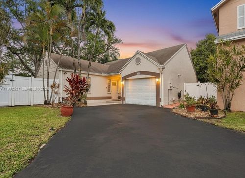 371 Nw 101st Ter, Pembroke Pines, FL, 33026-3986 | Card Image