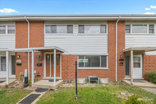 unit-b-8044 W Lyons St, Niles, IL, 60714-1469 | Card Image