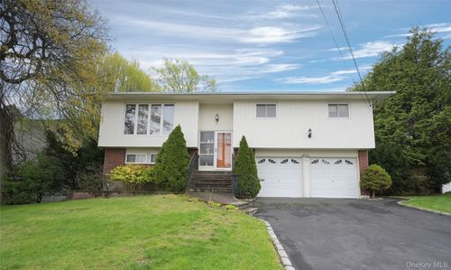 96 Cedar Dr W, Plainview, NY, 11803-2824 | Card Image