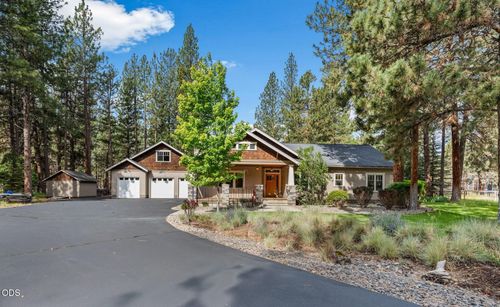 69987 W Meadow Pkwy, Sisters, OR, 97759-9893 | Card Image