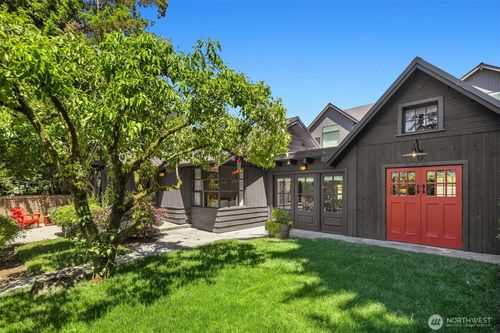 1426 37th Ave E, Seattle, WA, 98112-3842 | Card Image