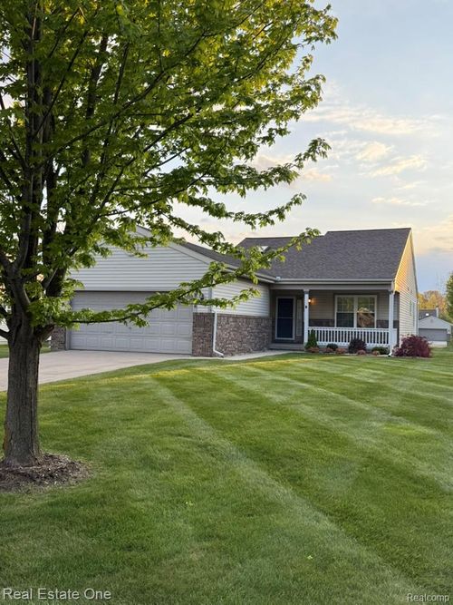 12276 Pagels Dr, Grand Blanc, MI, 48439-2425 | Card Image