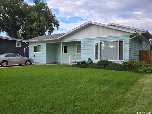 427 15th Ave Ne, Swift Current, SK, S9H2X5 | Card Image