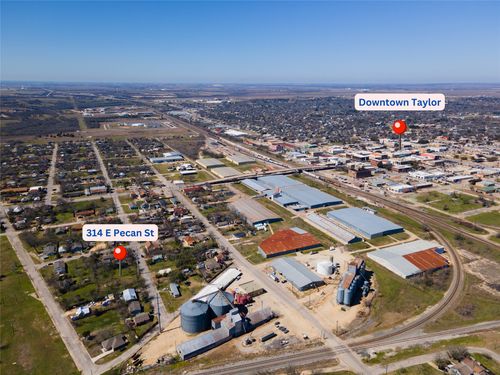 314 E Pecan St, Taylor, TX, 76574-4345 | Card Image
