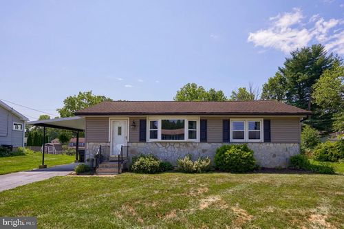 2742 Chapel Rd, LANCASTER, PA, 17603-5917 | Card Image