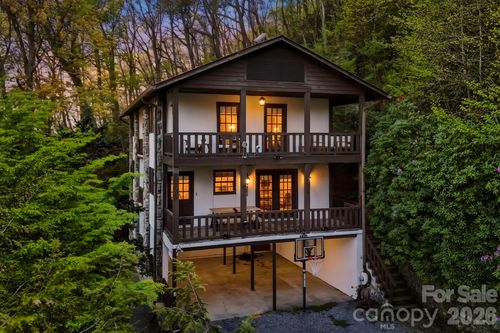 821 Summit Dr, Maggie Valley, NC, 28751 | Card Image
