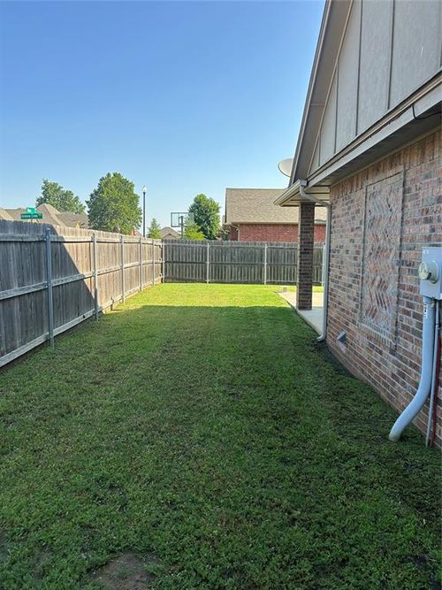 702 Bison, Enid, OK, 73701-1004 | Card Image