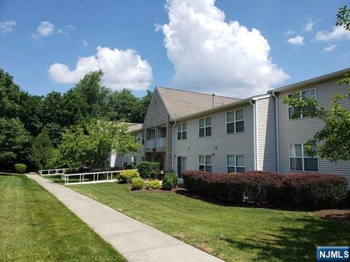 9 Parkside Ct, Wayne, NJ, 07470-4010 | Card Image