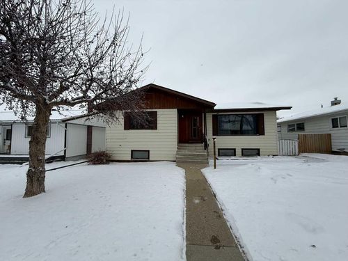 5112 55 Ave, Ponoka, AB, T4J1G8 | Card Image
