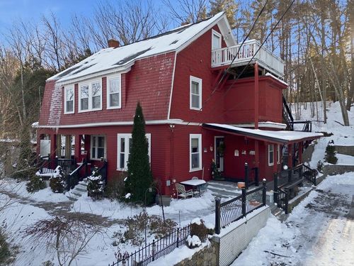 7 Moulton St, Raymond, NH, 03077-2334 | Card Image