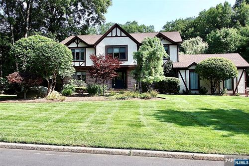 9 Watch Hill Rd, Mahwah, NJ, 07430-3048 | Card Image
