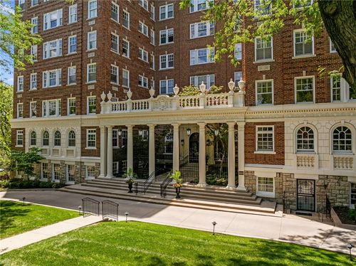 6c-4618 Warwick Blvd, Kansas City, MO, 64112-1781 | Card Image