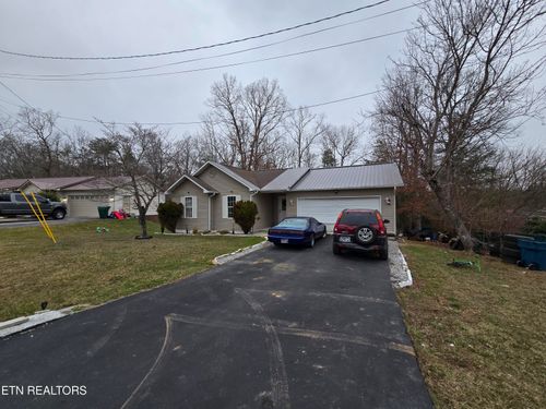 121 Marymont Dr, Crossville, TN, 38555-8021 | Card Image